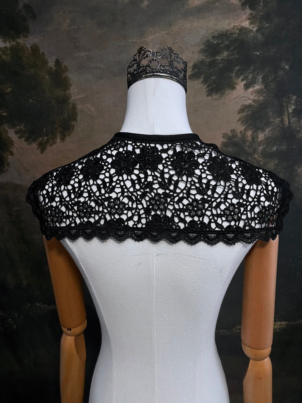 A historical fashion inspired baroque and victorian style crochet floral lace pointed removable dagger collar