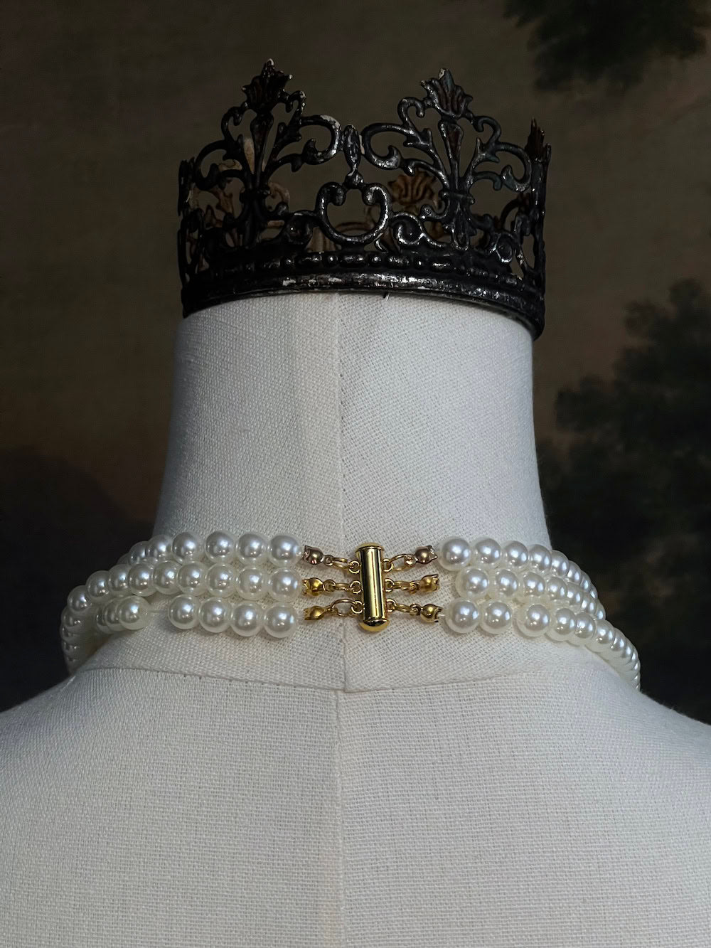 Clasp of pearl necklace