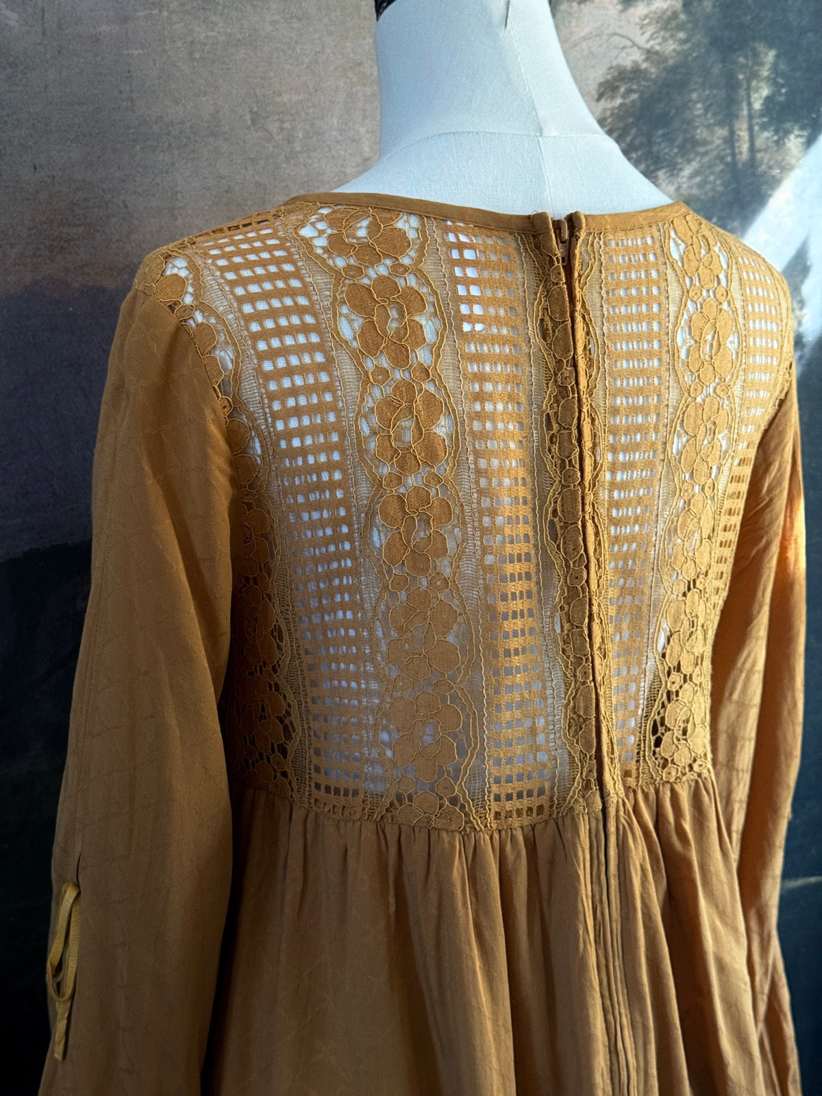 Back lace detail.