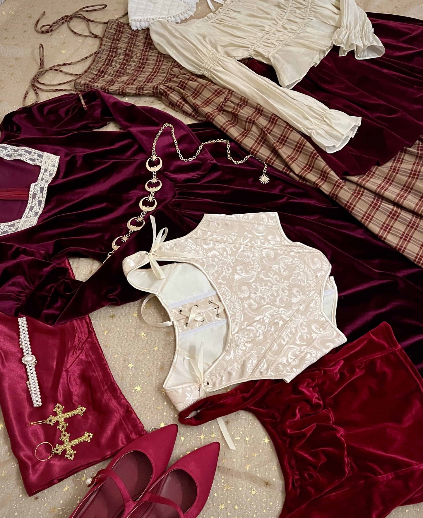 Details of a historical fashion clothing and accessories style bundle mystery bag, including medieval, renaissance, baroque, tudor, rococo, regency, Victorian, Edwardian and fantasy styles.