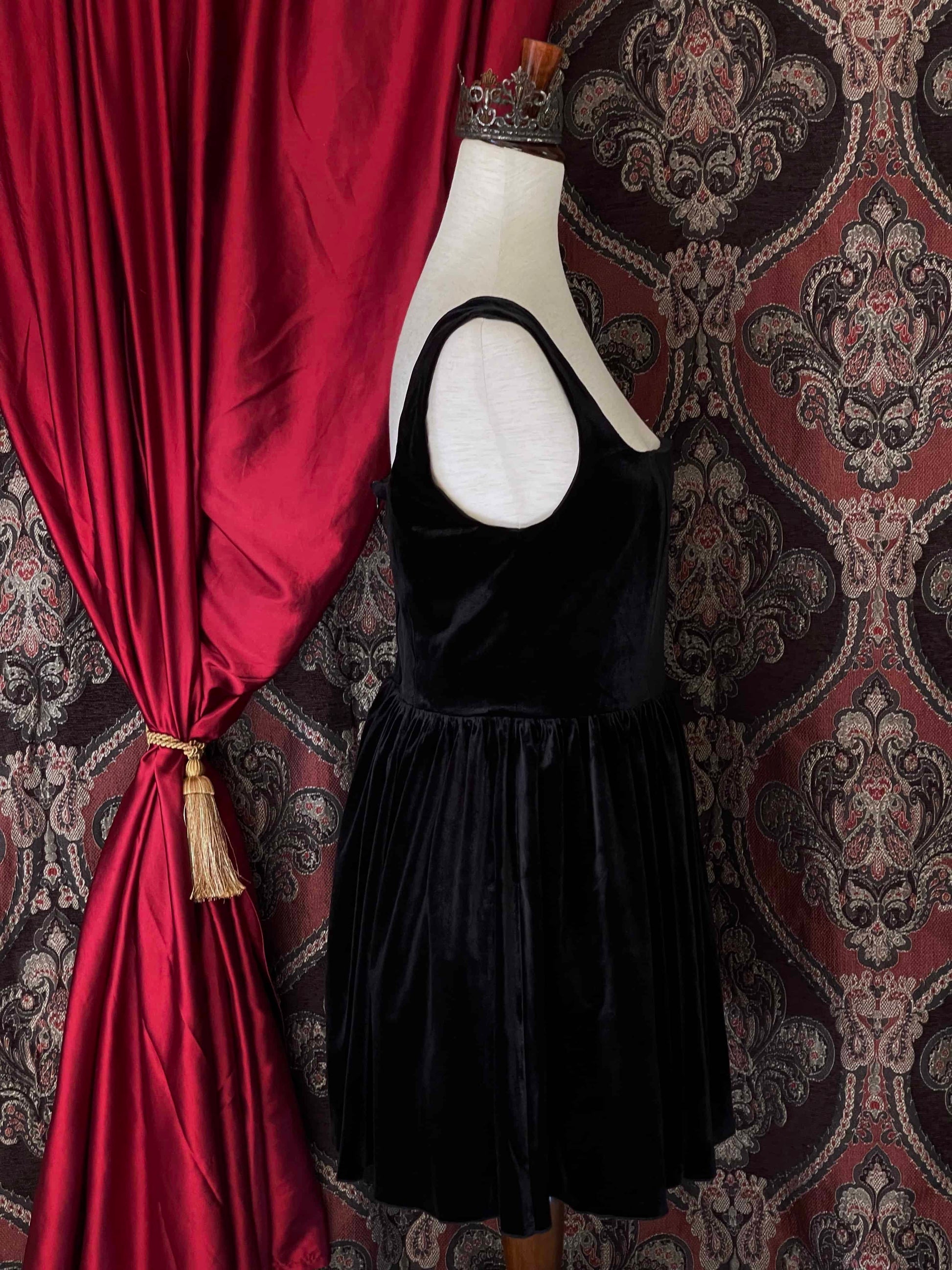 Renaissance & Tudor Era Pleated Velvet Mini Dress in Gothic Black L