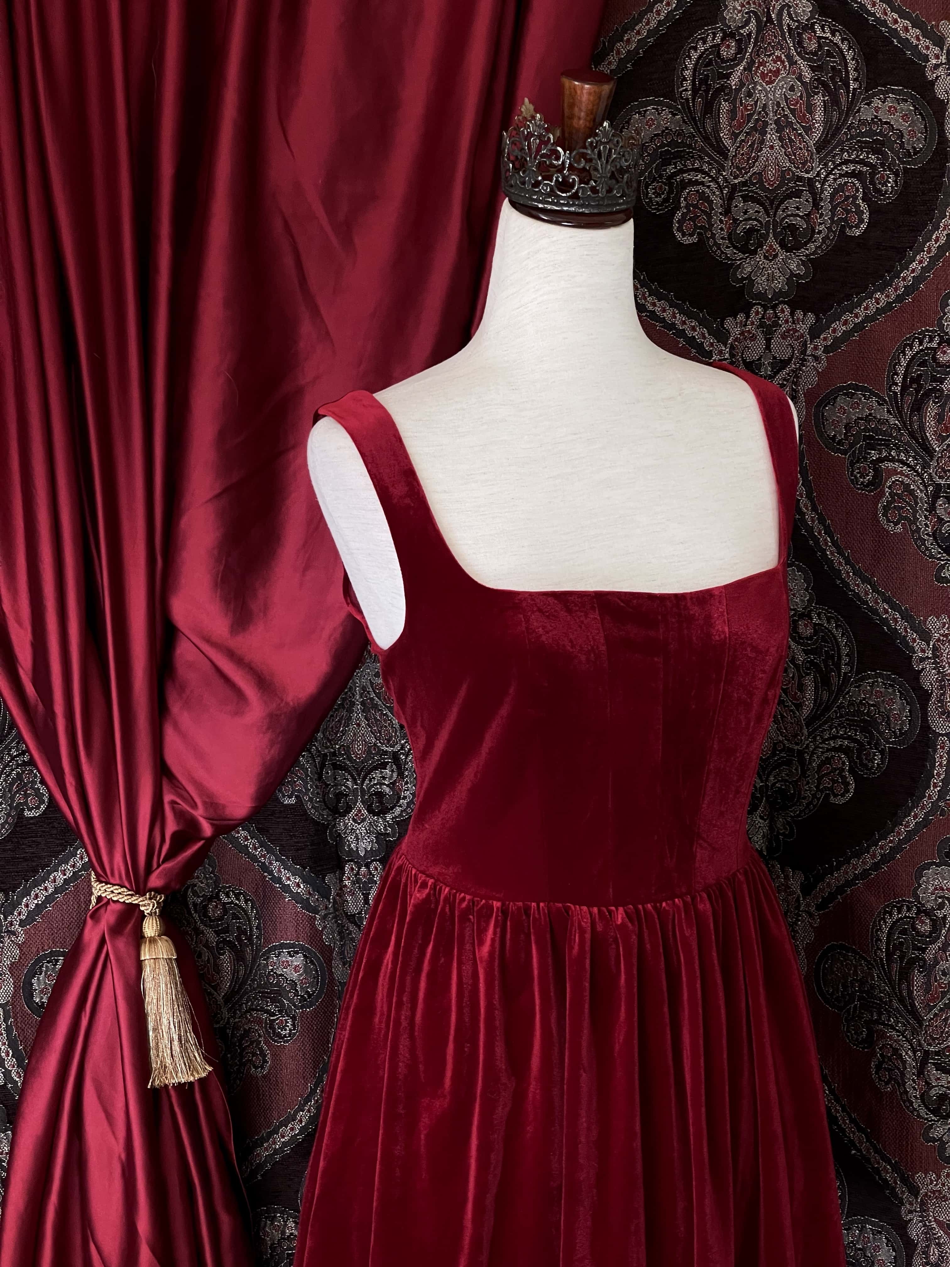 Vintage red velvet dress 2024 without corset