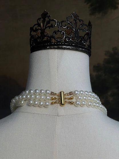 Clasp of pearl necklace