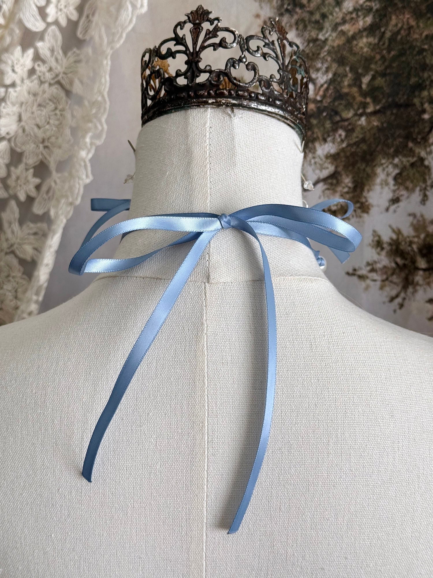The bowtie closure on the back of the necklace
