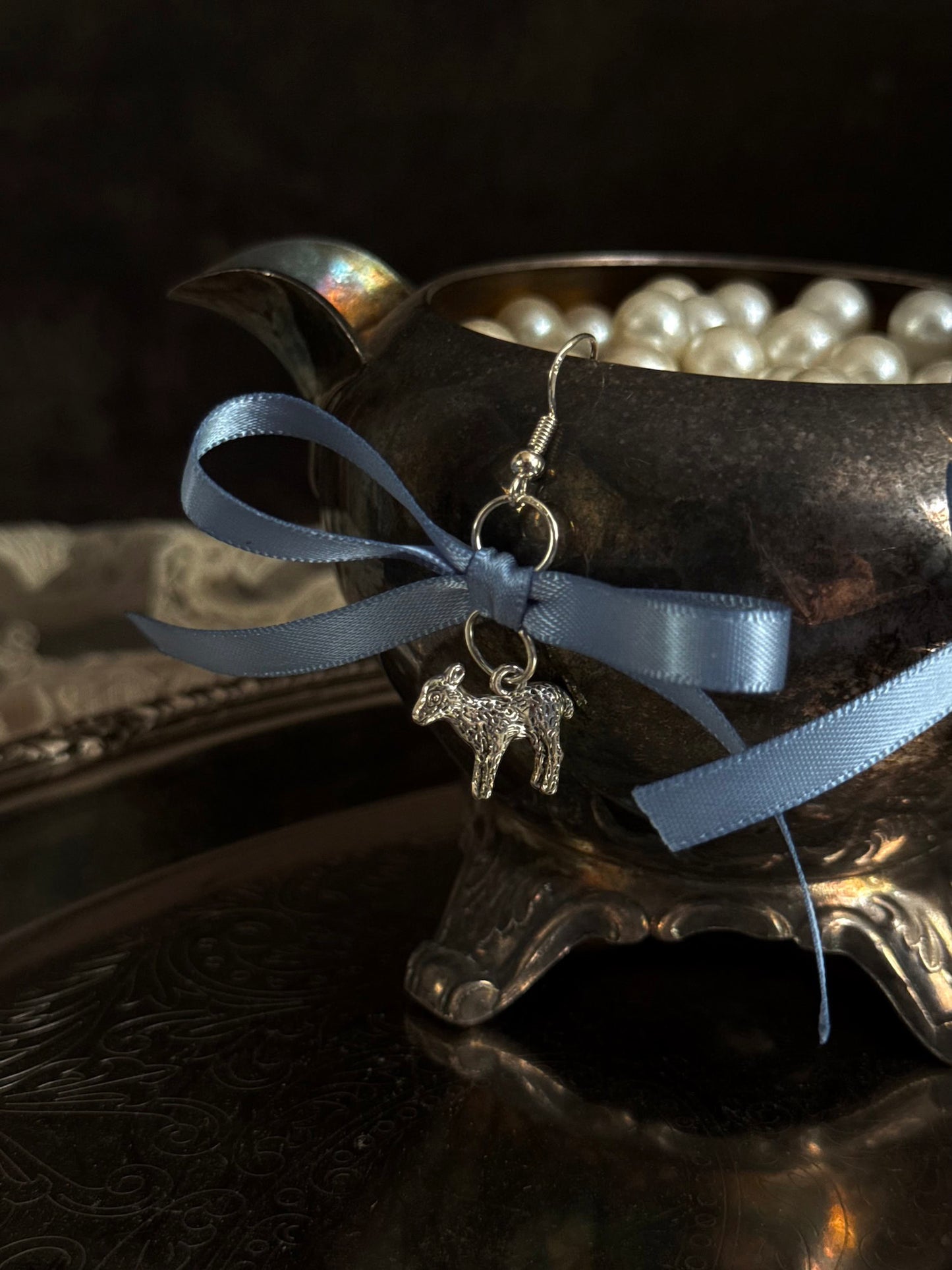 Detail of the ribbon earrings