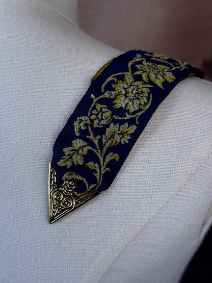 Tip of the belt with detail on the ribbon.