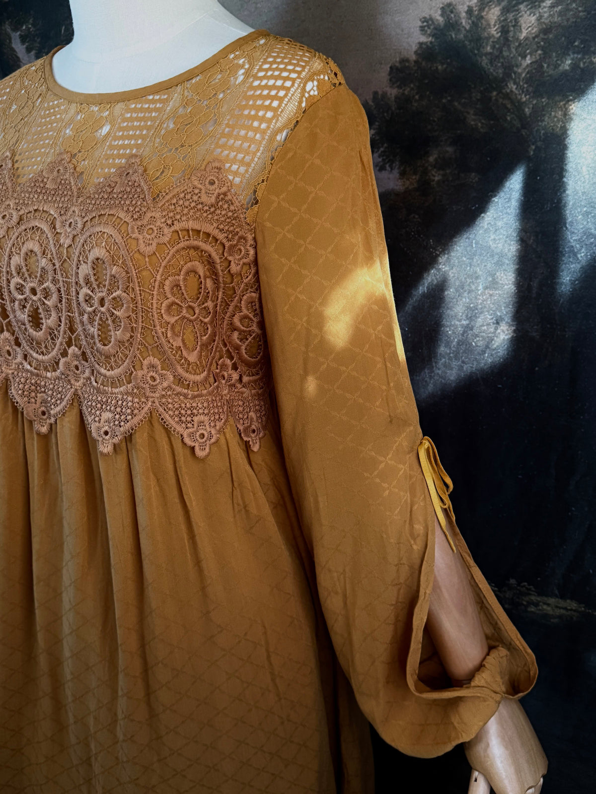 Sleeve detail.