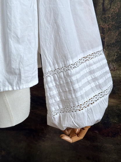 Sleeve detail.