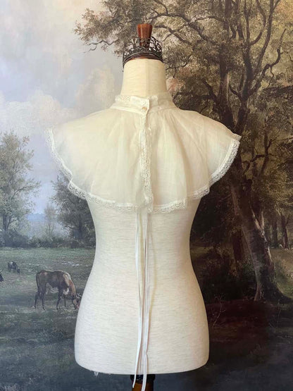 An Edwardian era Inspired Floral Embroidery Linen Capelet Collar in White, floral embroidery high neck cape, Victorian baroque and regency.