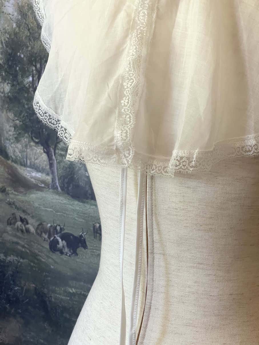 An Edwardian era Inspired Floral Embroidery Linen Capelet Collar in White, floral embroidery high neck cape, Victorian baroque and regency.