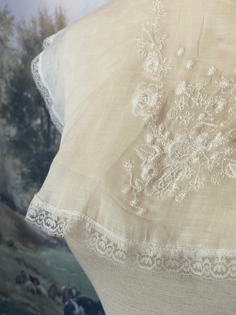 An Edwardian era Inspired Floral Embroidery Linen Capelet Collar in White, floral embroidery high neck cape, Victorian baroque and regency.