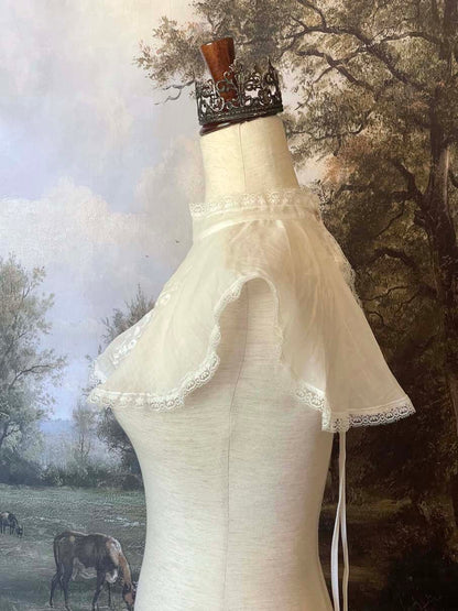 An Edwardian era Inspired Floral Embroidery Linen Capelet Collar in White, floral embroidery high neck cape, Victorian baroque and regency.