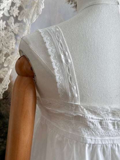 Close up of the lace sleeve